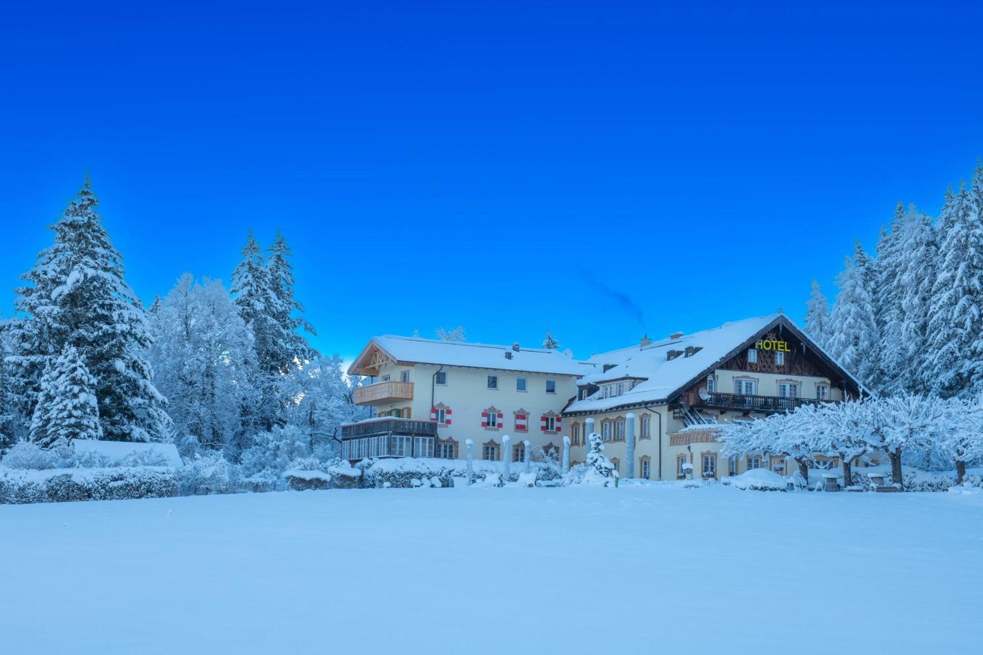 Hotel Restaurant Gruenwalderhof Patsch Exterior photo