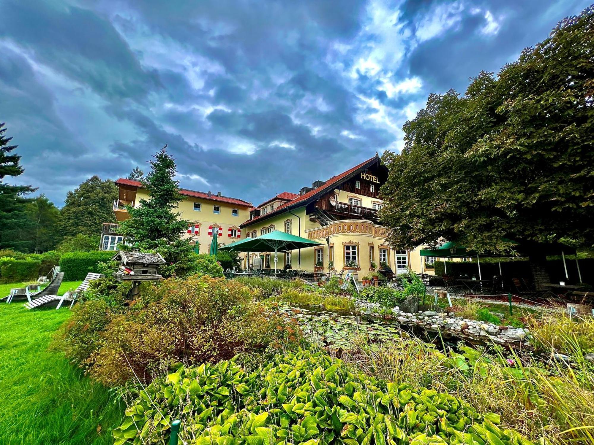 Hotel Restaurant Gruenwalderhof Patsch Exterior photo