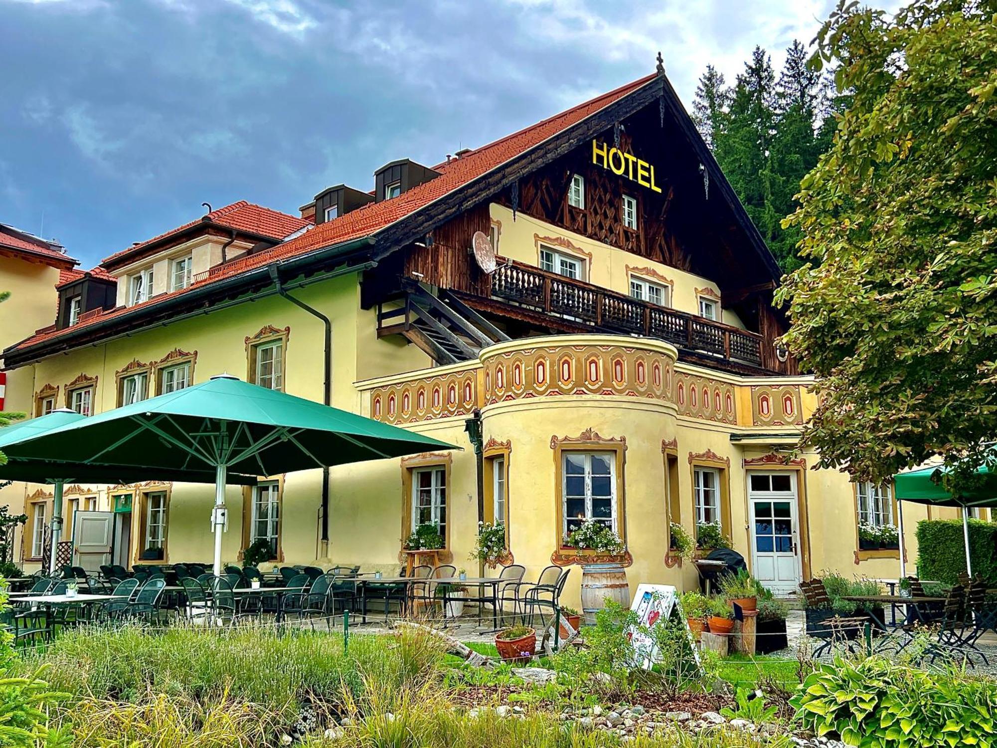 Hotel Restaurant Gruenwalderhof Patsch Exterior photo
