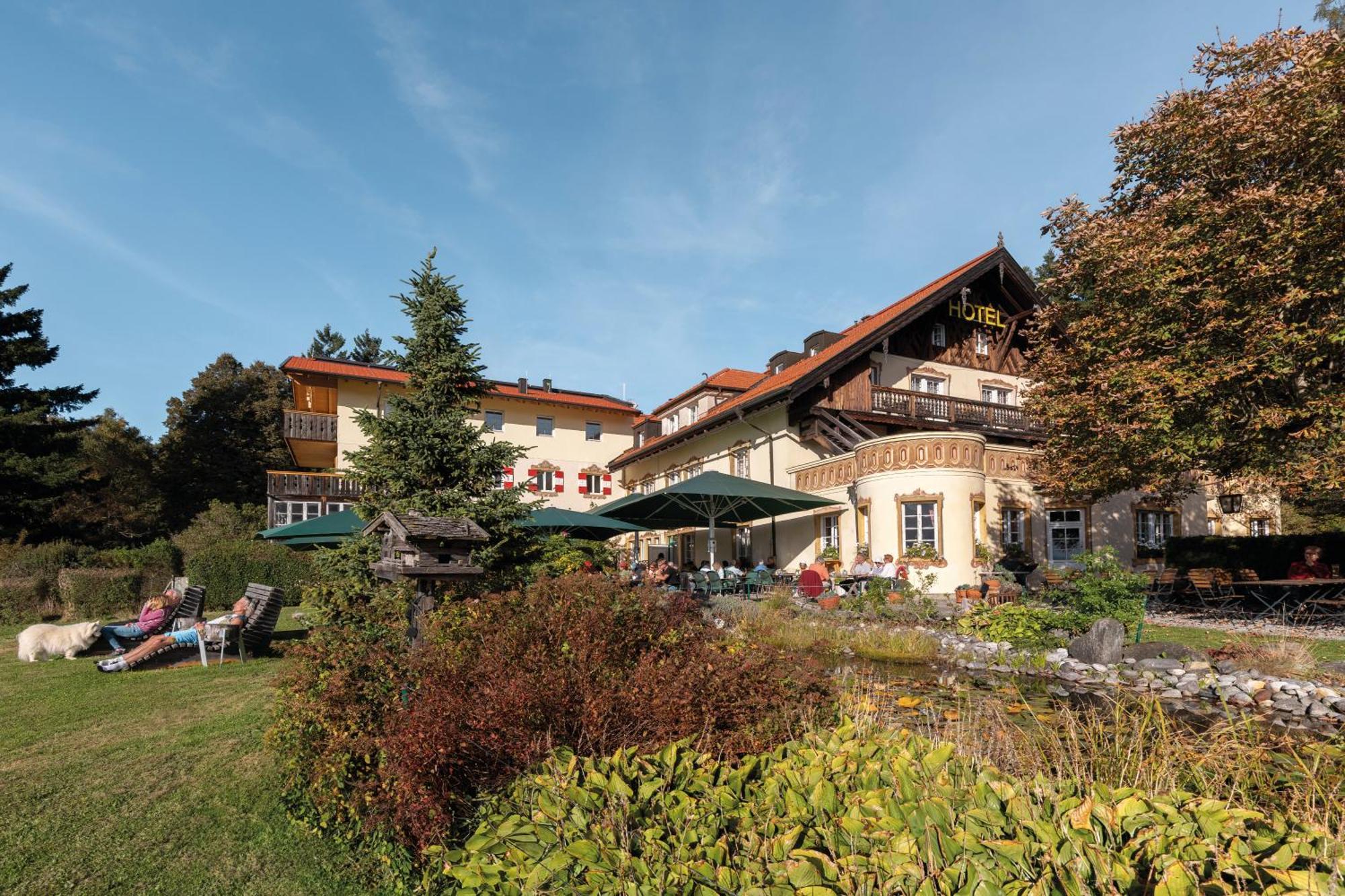 Hotel Restaurant Gruenwalderhof Patsch Exterior photo