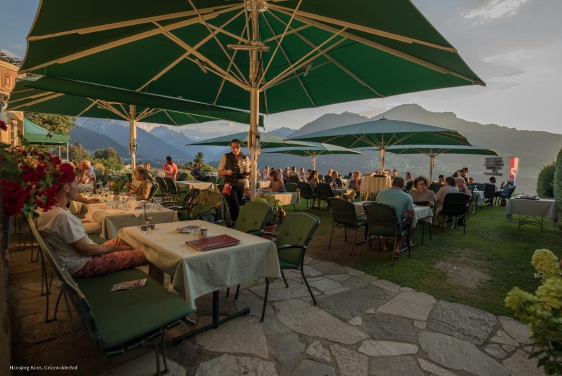 Hotel Restaurant Gruenwalderhof Patsch Exterior photo